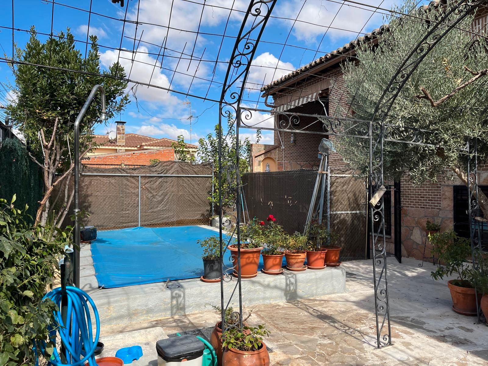 Jardí de Casa adosada en venda en La Puebla de Montalbán amb Jardí privat, Piscina i Moblat