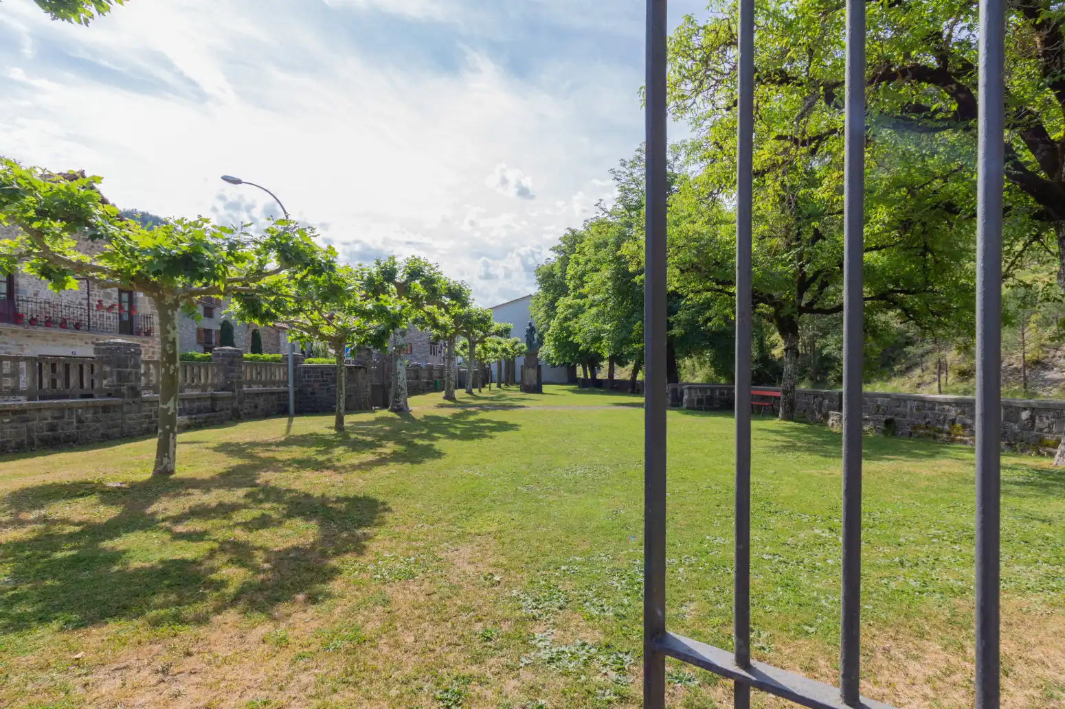 Garden of Land for sale in Garde