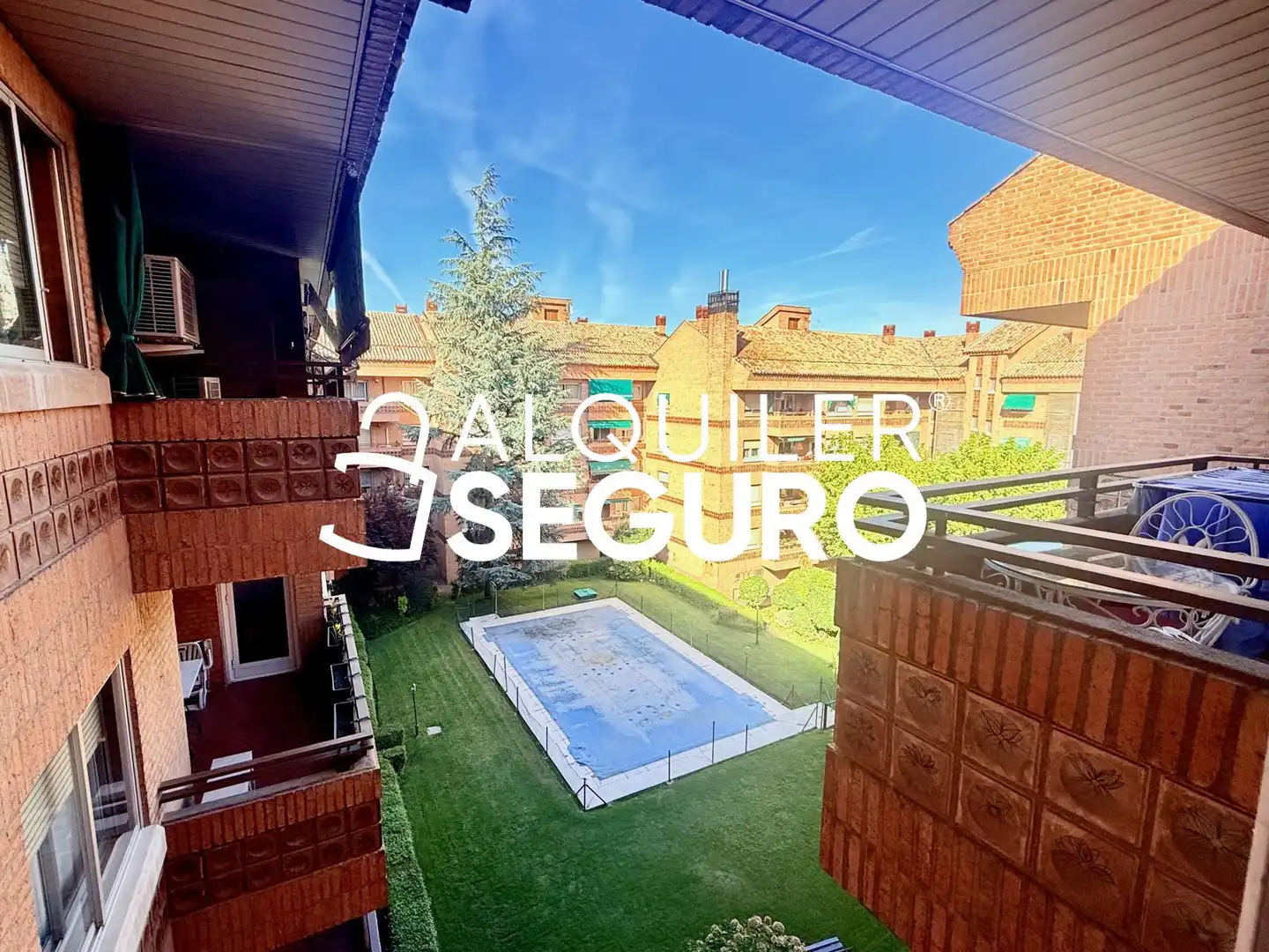 Vista exterior de Piso de alquiler en Madrid con Aire acondicionado, Calefacción y Piscina