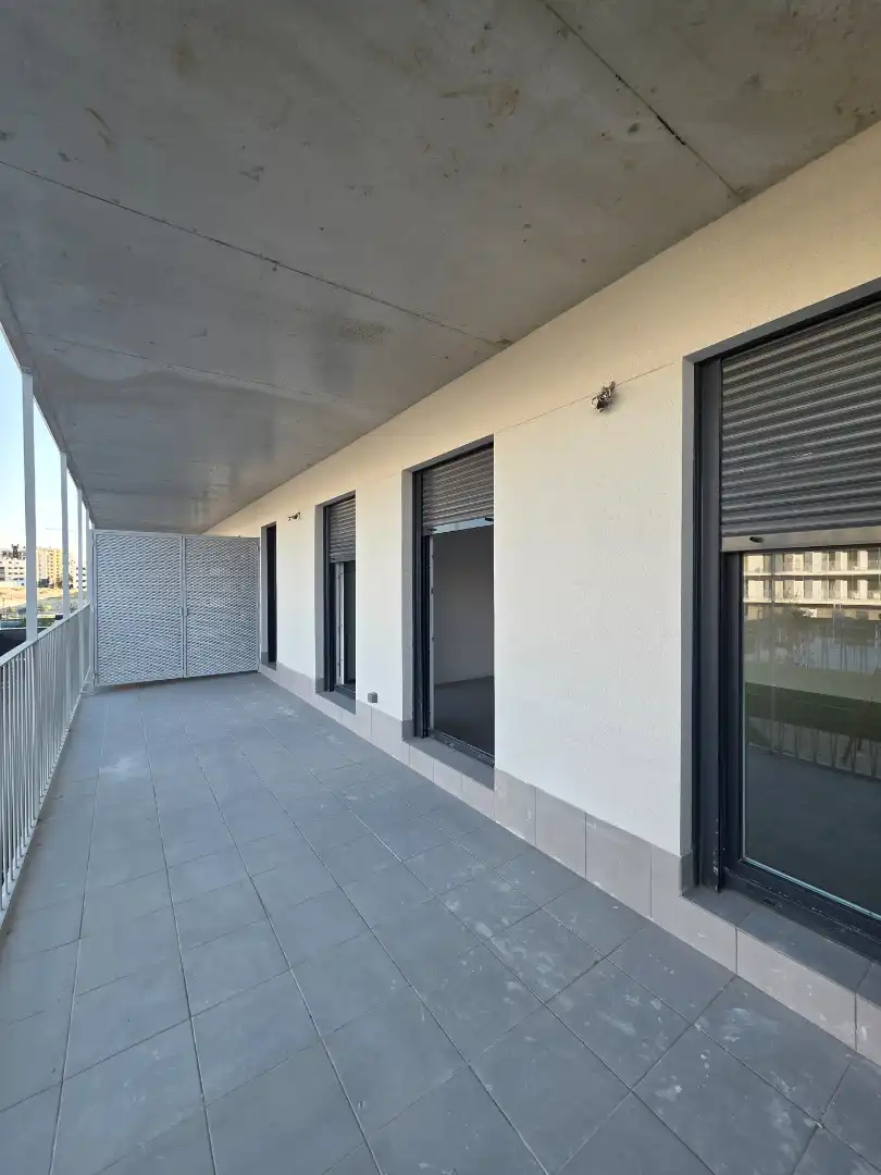 Außenansicht von Wohnung zur Miete in Valdemoro mit Klimaanlage, Heizung und Terrasse