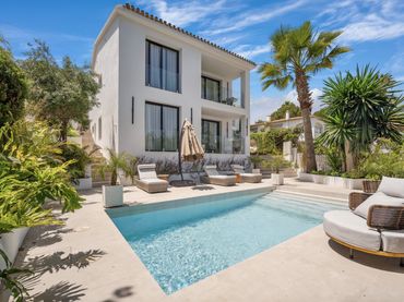 Villa con piscina in vendita a Calle las Amapolas 243