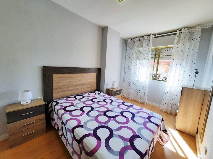 Bedroom of Flat to rent in Valdepeñas  with Air Conditioner, Heating and Furnished