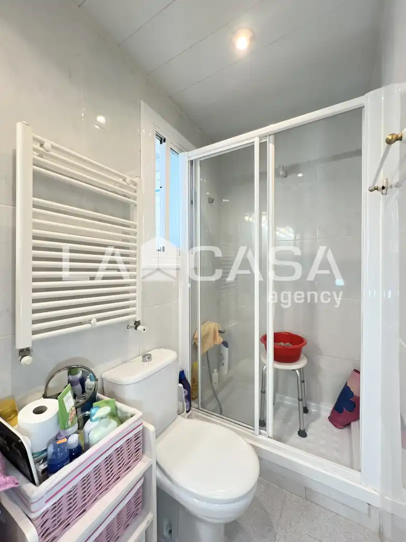 Baño de Ático en venta en Barcelona con Calefacción y Terraza