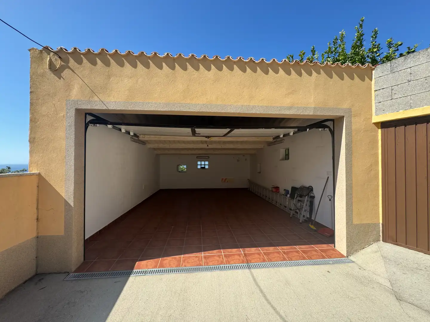 Aparcament de Casa o xalet en venda en Carnota amb Jardí privat, Terrassa i Traster