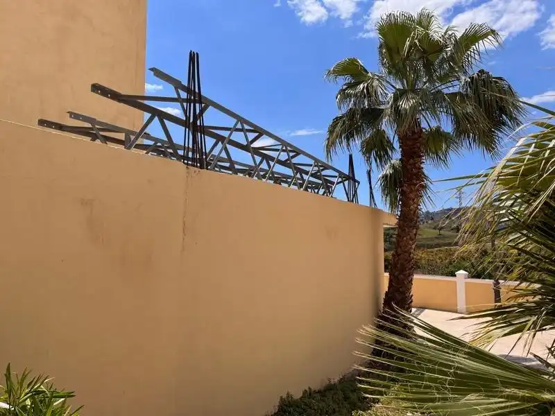 Vista exterior de Dúplex en venta en Nerja con Jardín privado