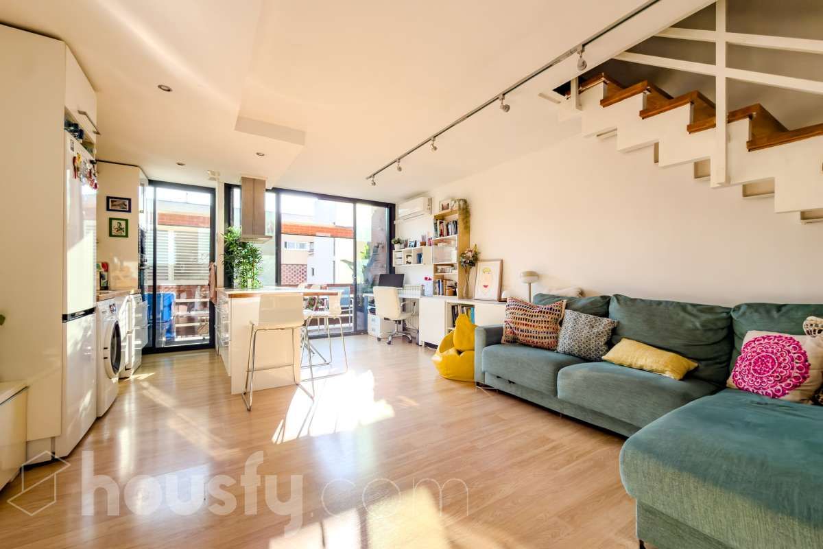 Wohnzimmer von Maisonette zum Verkauf in  Barcelona Capital mit Klimaanlage, Heizung und Parkett