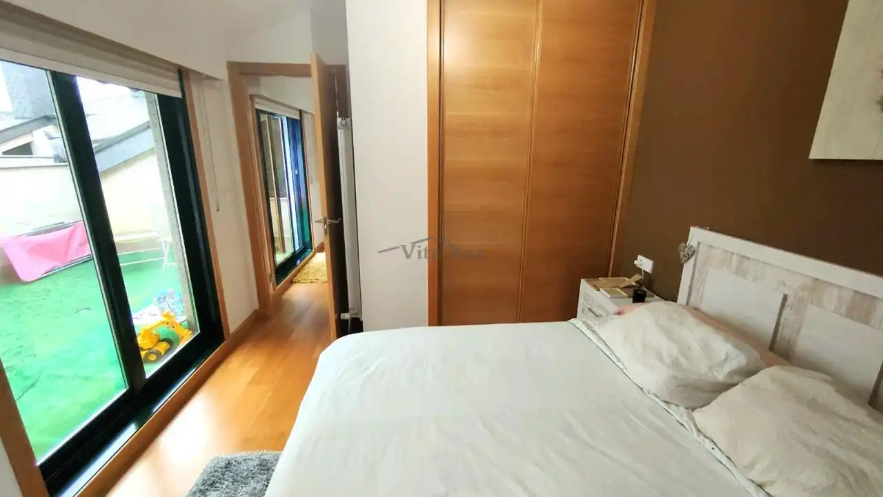 Dormitori de Dúplex en venda en Ourense Capital  amb Aire condicionat, Calefacció i Terrassa