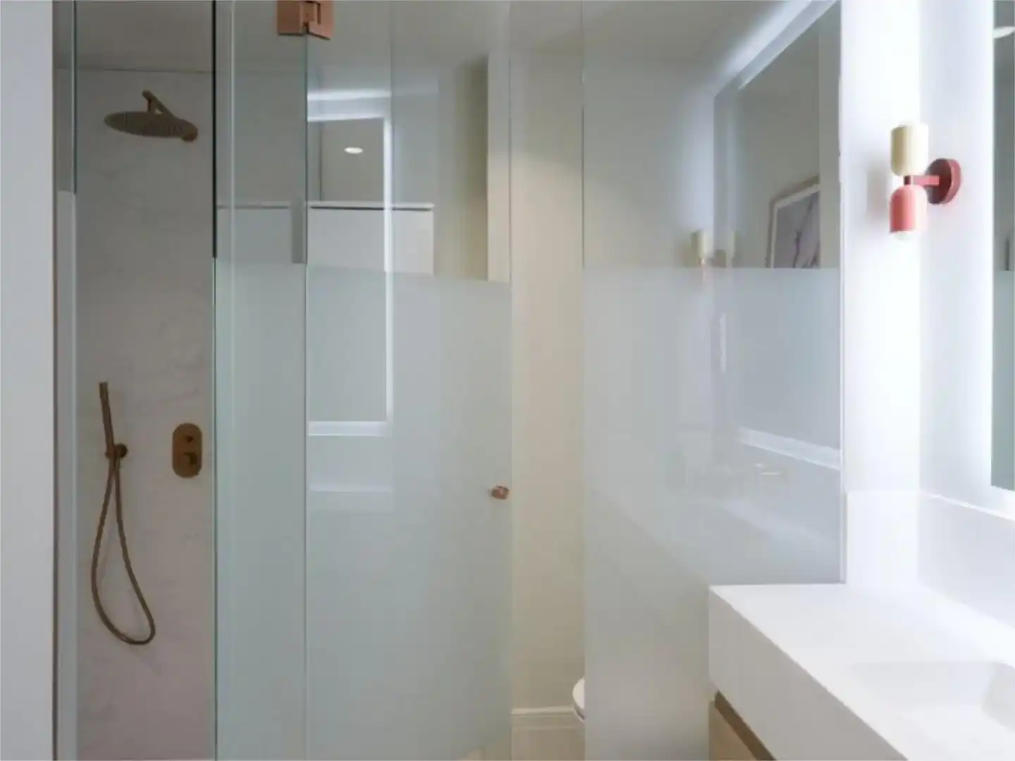 Bany de Apartament de lloguer en Madrid amb Aire condicionat, Piscina i Moblat