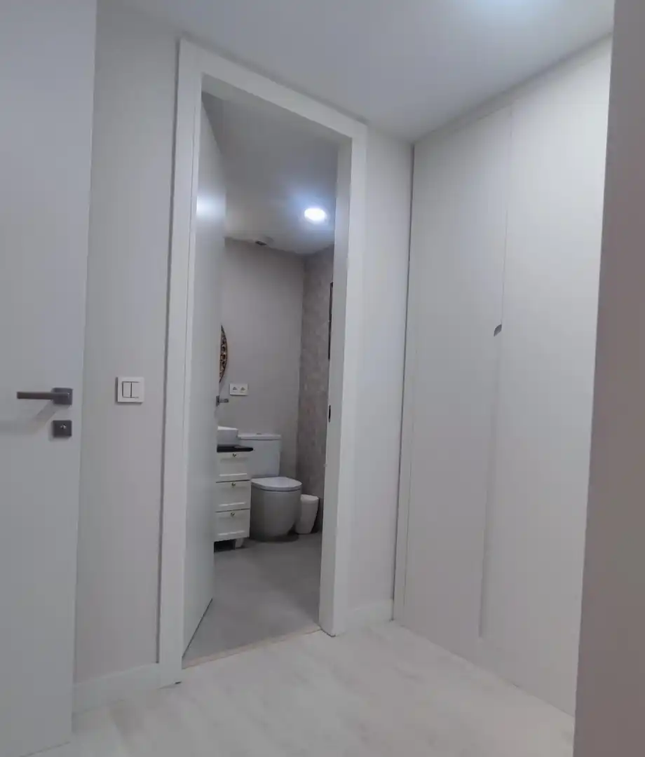Baño de Piso de alquiler en Almería con Aire acondicionado, Calefacción y Jardín privado