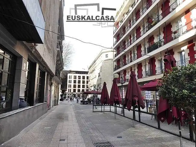 Vista exterior de Oficina en venta en Bilbao  con Calefacción