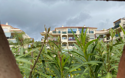 Vista exterior de Àtic en venda en Mijas amb Aire condicionat, Terrassa i Balcó