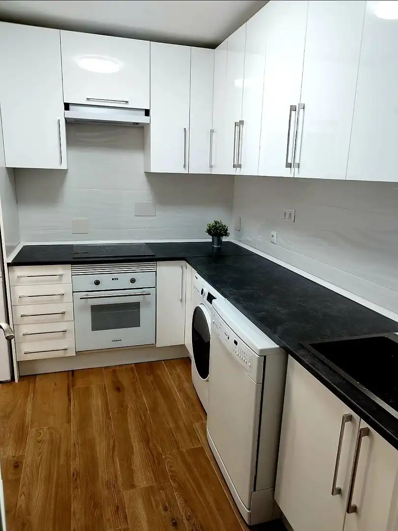 Room in Calle de las Milicias, 4, Santo Tomás