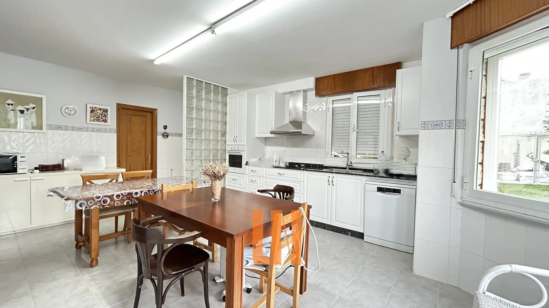 Cocina de Casa o chalet en venta en Oleiros con Calefacción, Jardín privado y Parquet