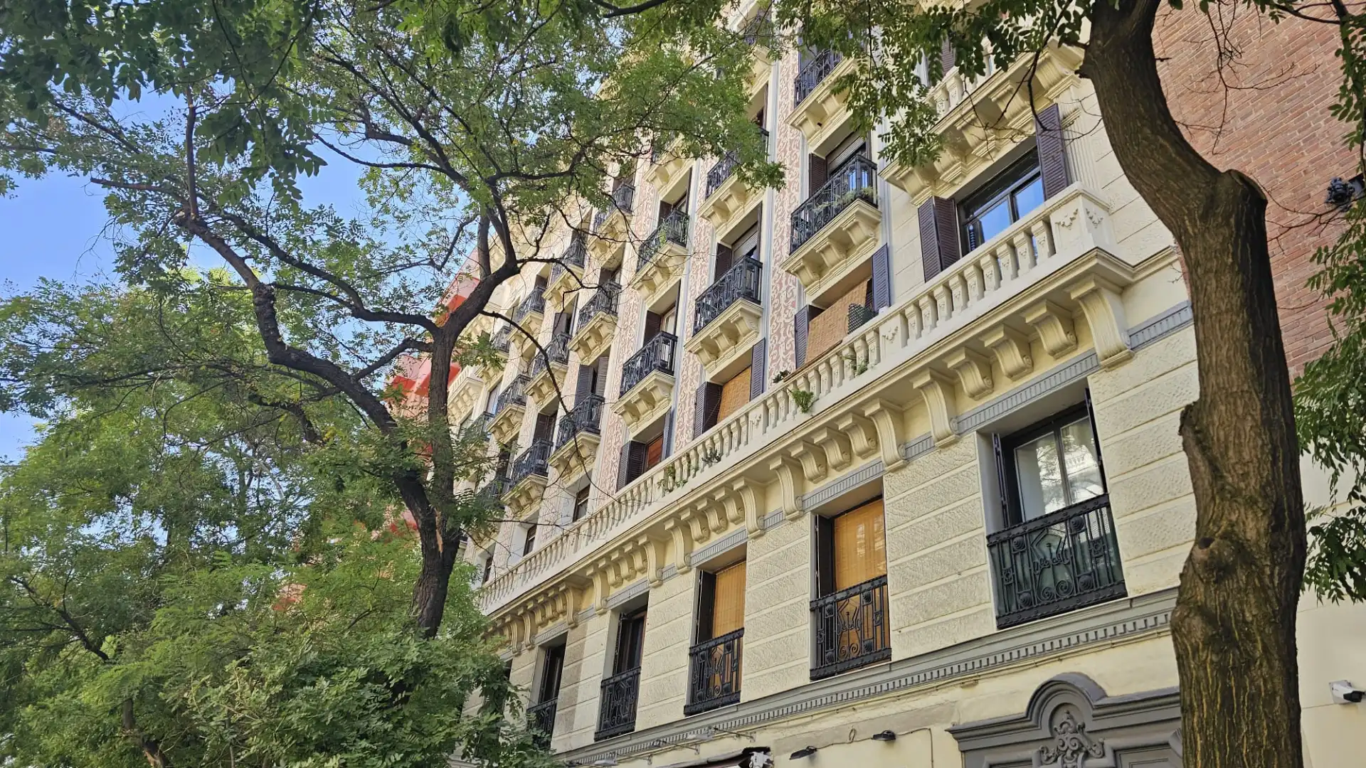Vista exterior de Àtic en venda en Madrid amb Aire condicionat, Calefacció i Terrassa