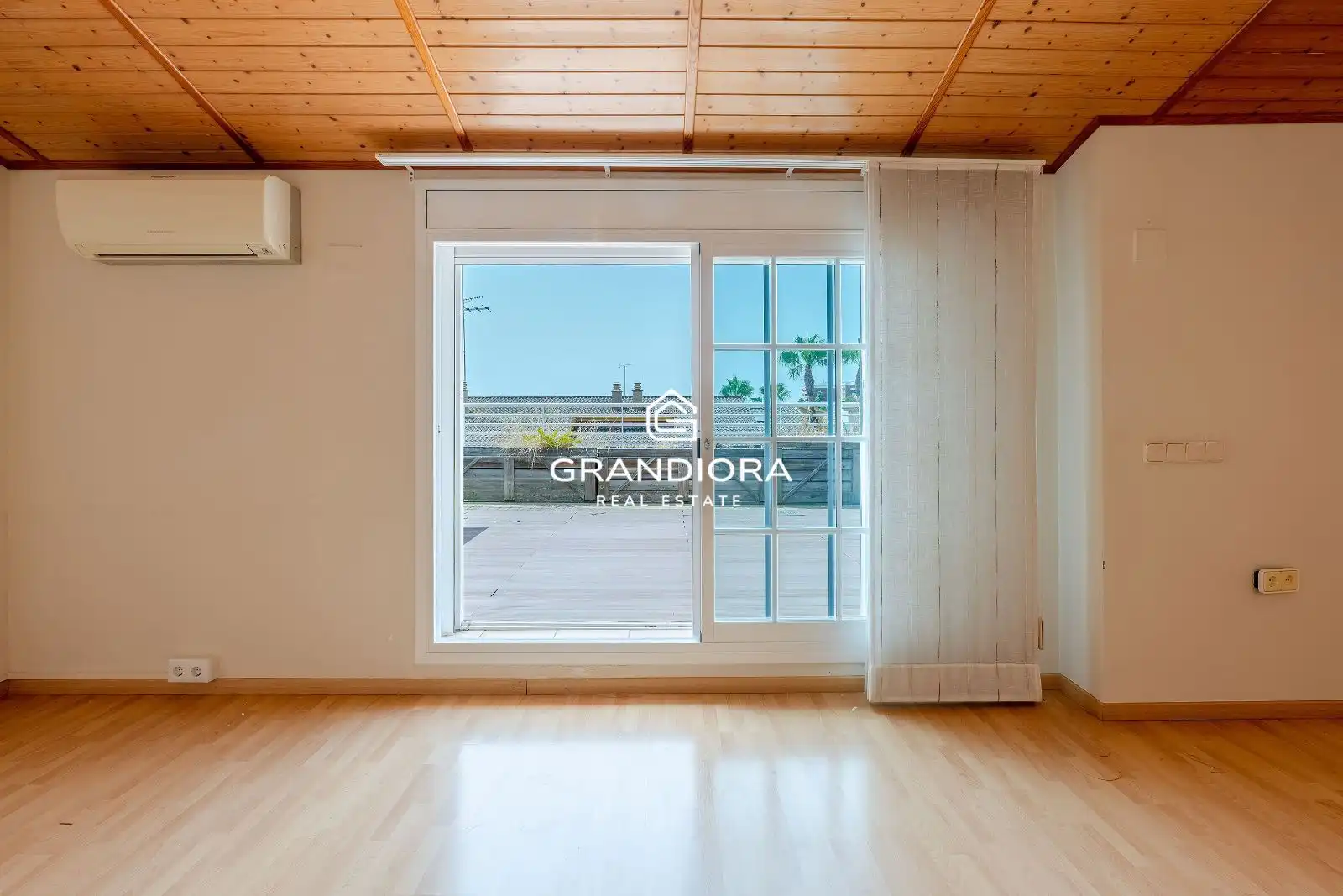 Wohnzimmer von Maisonette zur Miete in Sant Andreu de Llavaneres mit Klimaanlage, Terrasse und Schwimmbad