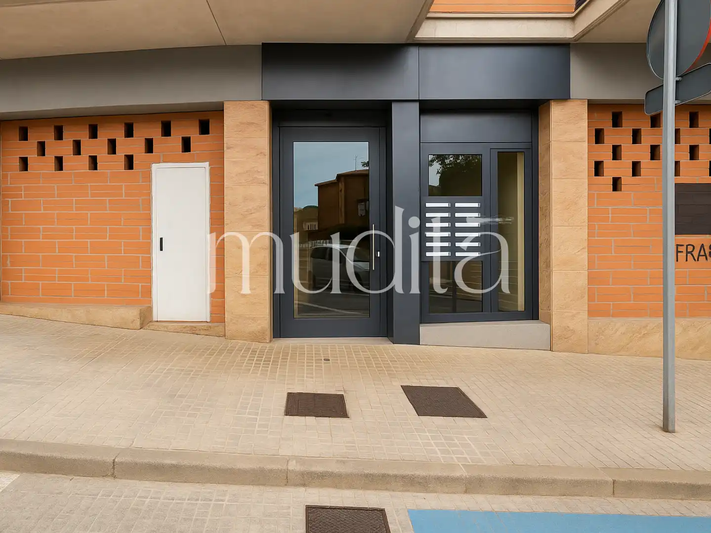 Gewerbefläche zum Verkauf in Berga, imagen 16