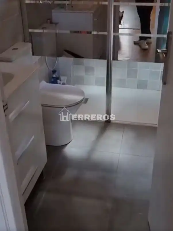 Bany de Apartament en venda en Albelda de Iregua amb Calefacció, Parquet i Traster
