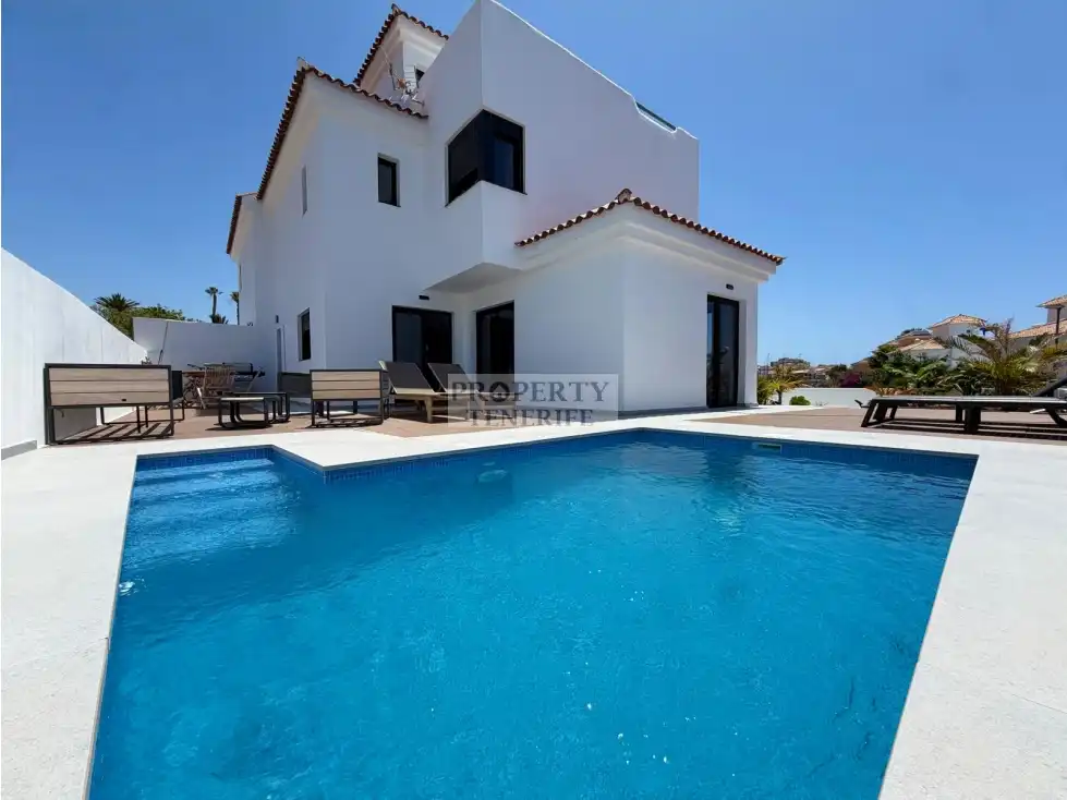 Vista exterior de Casa o xalet en venda en San Miguel de Abona amb Terrassa, Piscina i Moblat