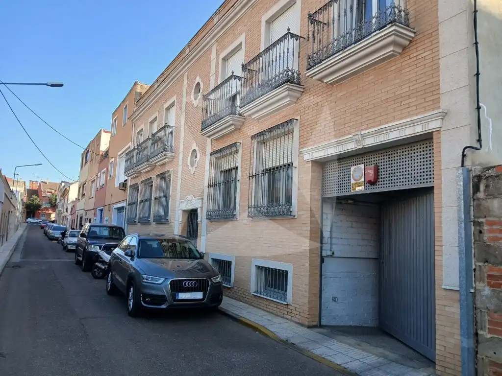 Exterior view of Flat for sale in Badajoz  with Air Conditioner, Terrace and Oven