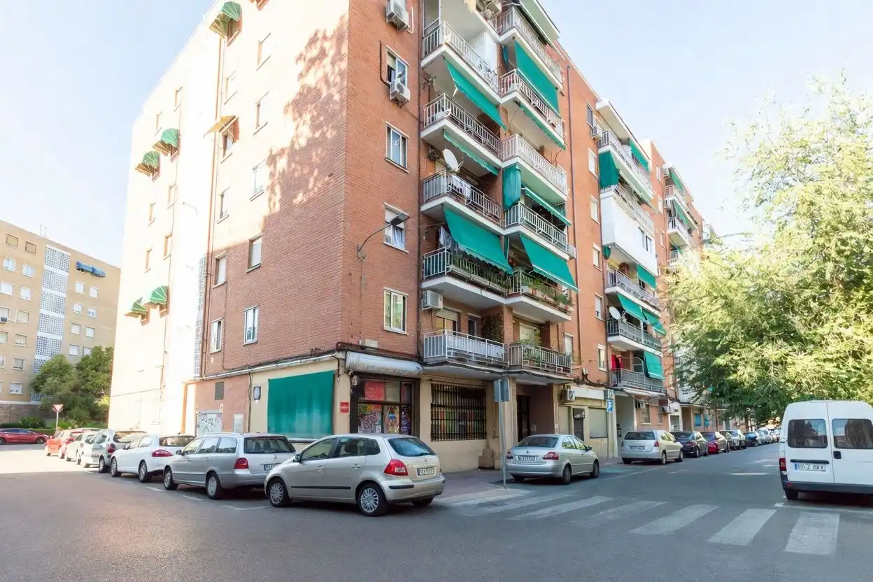 Vista exterior de Pis en venda en Alcalá de Henares amb Calefacció, Terrassa i Moblat