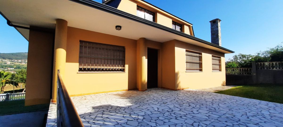 Vista exterior de Casa o xalet en venda en Arteixo amb Terrassa