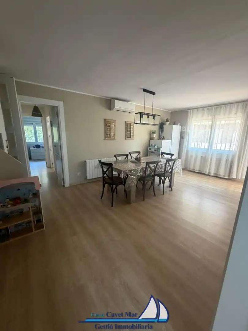 Menjador de Casa adosada en venda en Cambrils amb Aire condicionat, Calefacció i Jardí privat