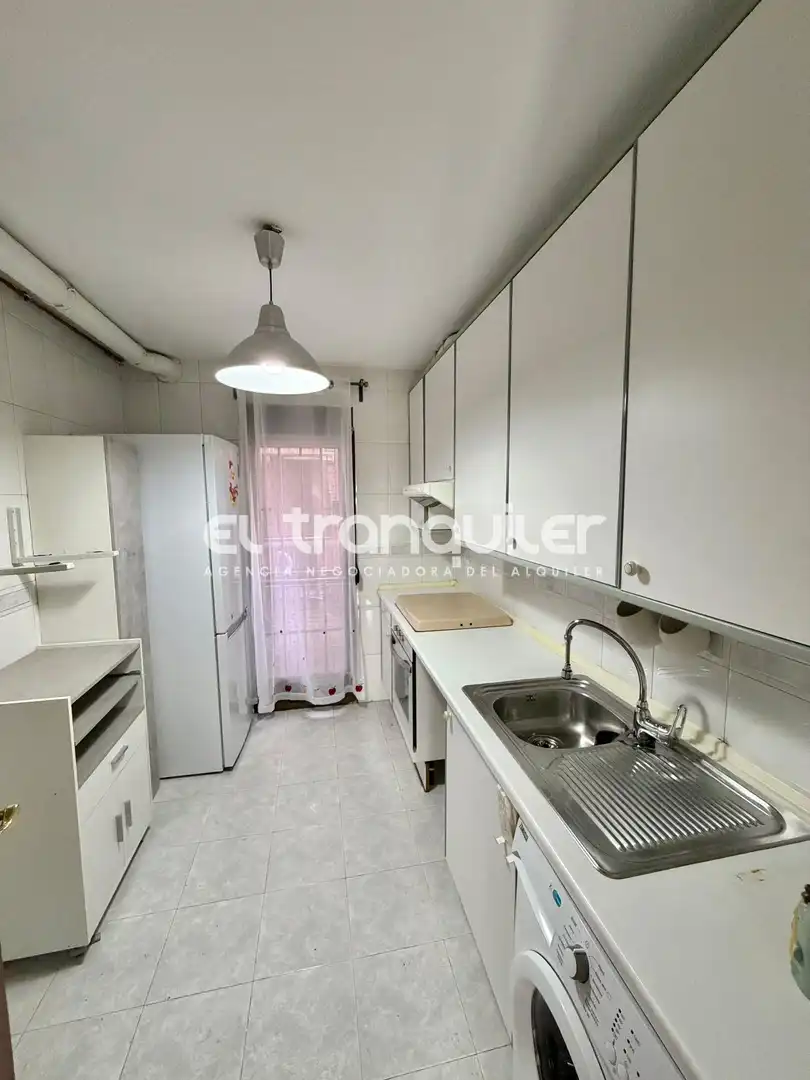 Cocina de Piso de alquiler en Madrid con Aire acondicionado, Parquet y Lavadora