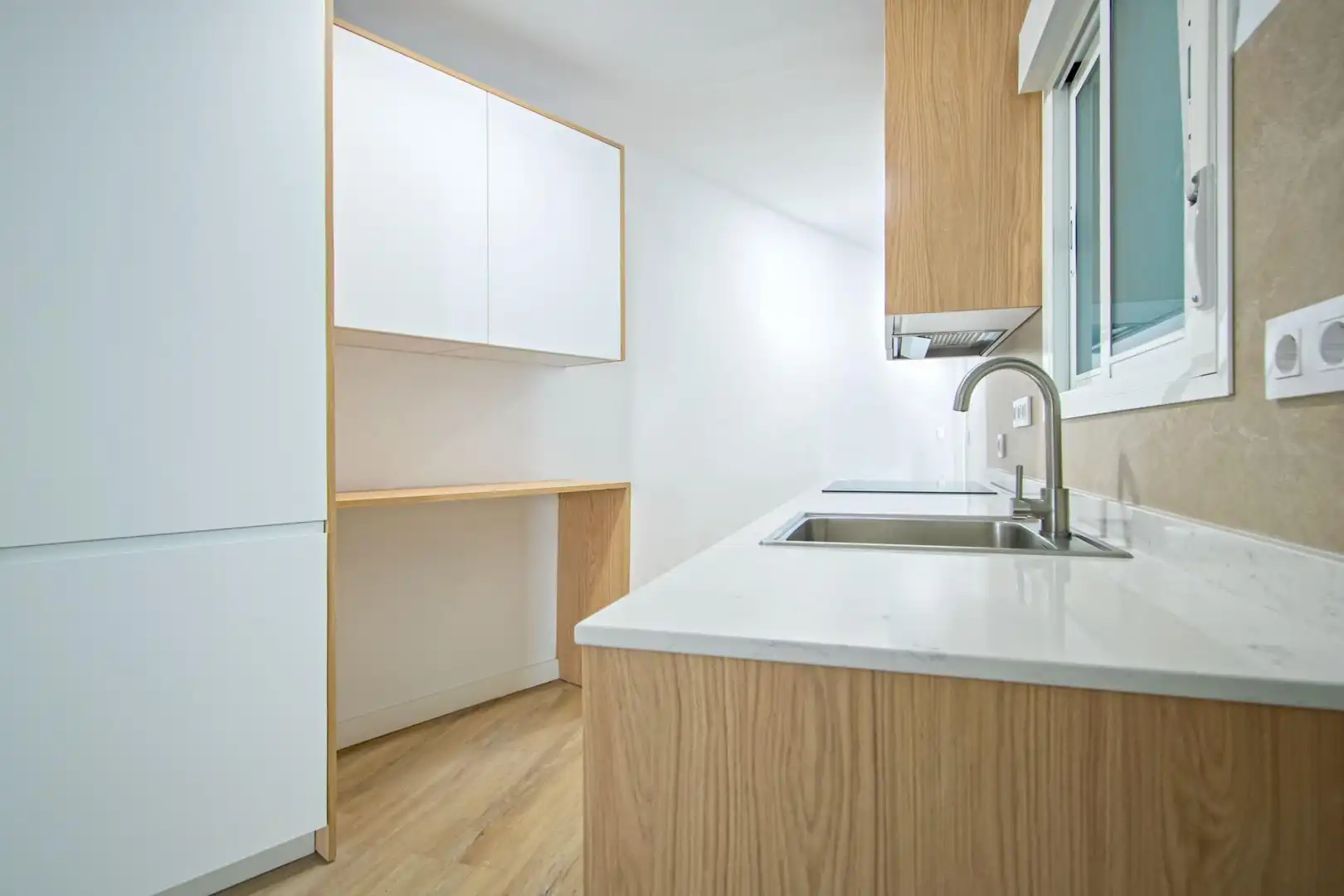 Cocina de Piso en venta en Sevilla con Balcón