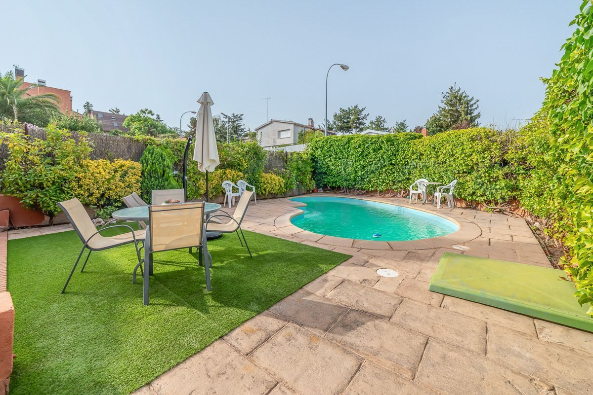 Piscina de Casa o chalet en venta en Pozuelo de Alarcón con Aire acondicionado, Calefacción y Jardín privado