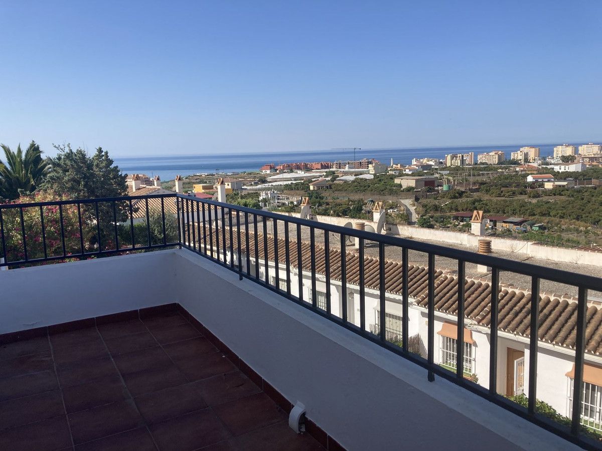 Vista exterior de Apartament en venda en Torrox amb Terrassa i Piscina comunitària