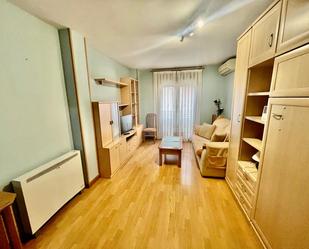 Sala d'estar de Estudi en venda en Parla amb Aire condicionat i Balcó