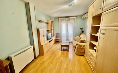 Living room of Study for sale in Parla  with Air Conditioner and Balcony