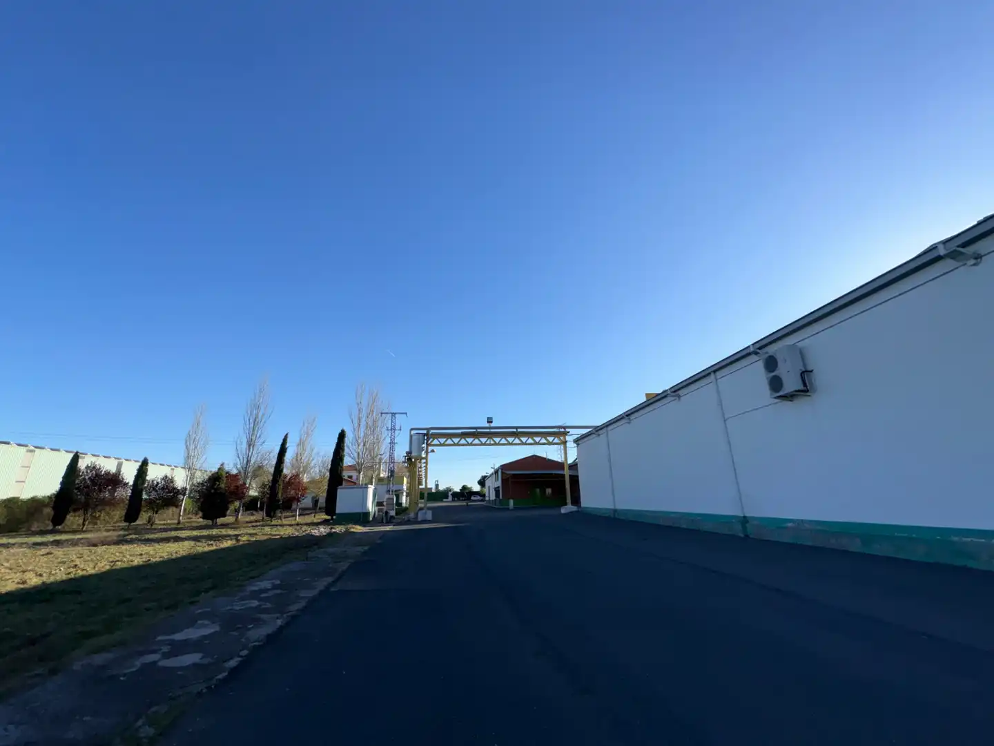 Vista exterior de Nave industrial en venta en Cedillo del Condado con Alarma