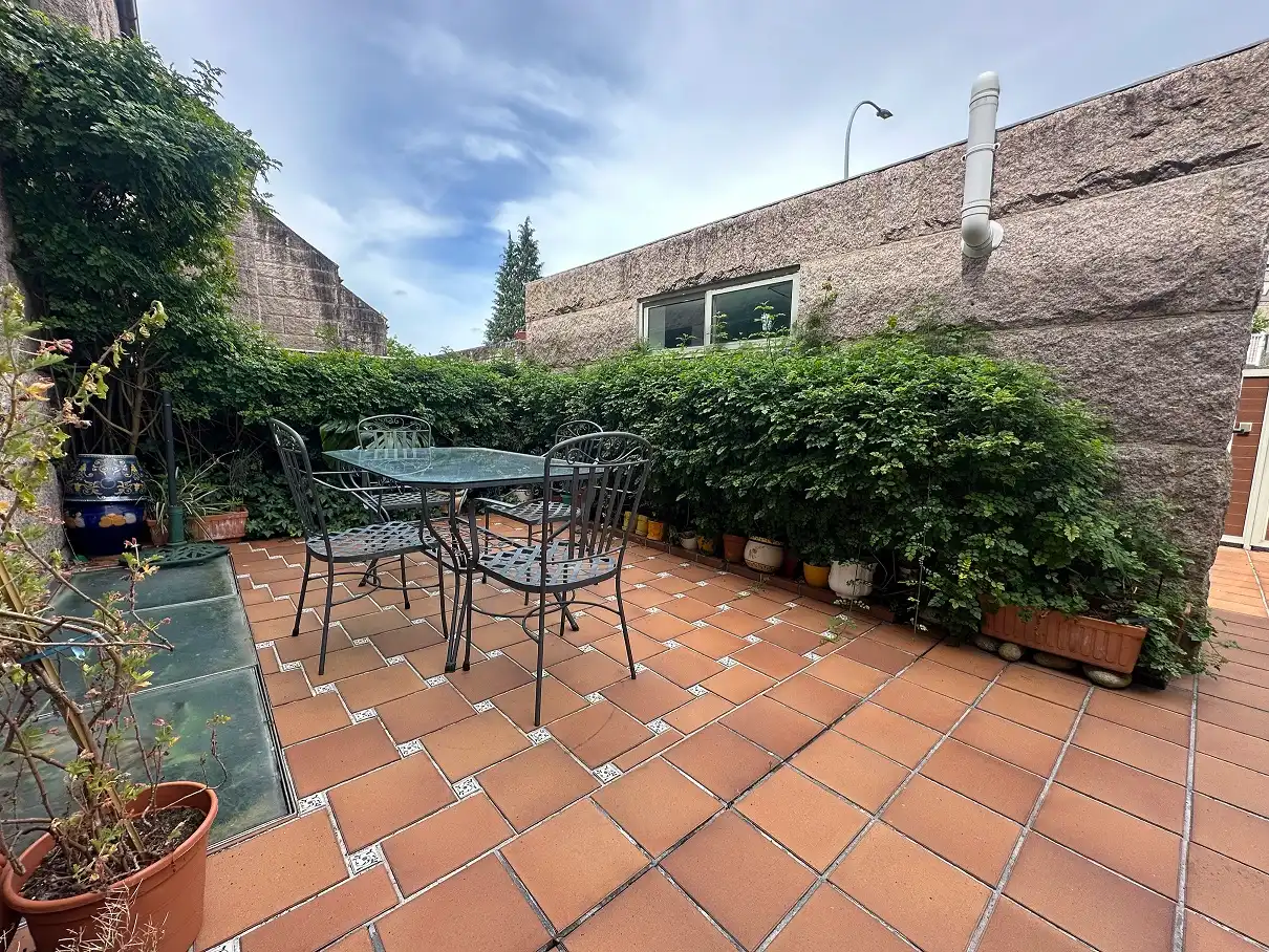 Terraza de Casa o chalet en venta en Santiago de Compostela  con Calefacción, Jardín privado y Parquet