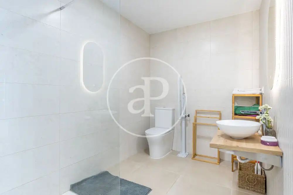 Bany de Loft de lloguer en Valencia amb Aire condicionat i Moblat