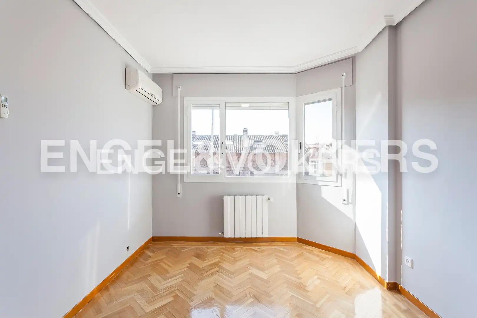 Habitación de Casa adosada de alquiler en Madrid con Aire acondicionado, Calefacción y Jardín privado