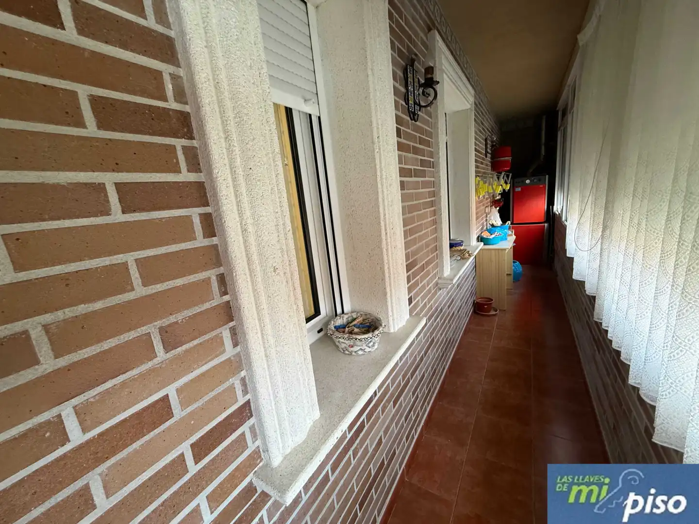 Terrassa de Casa o xalet en venda en Santovenia de Pisuerga amb Calefacció, Jardí privat i Parquet