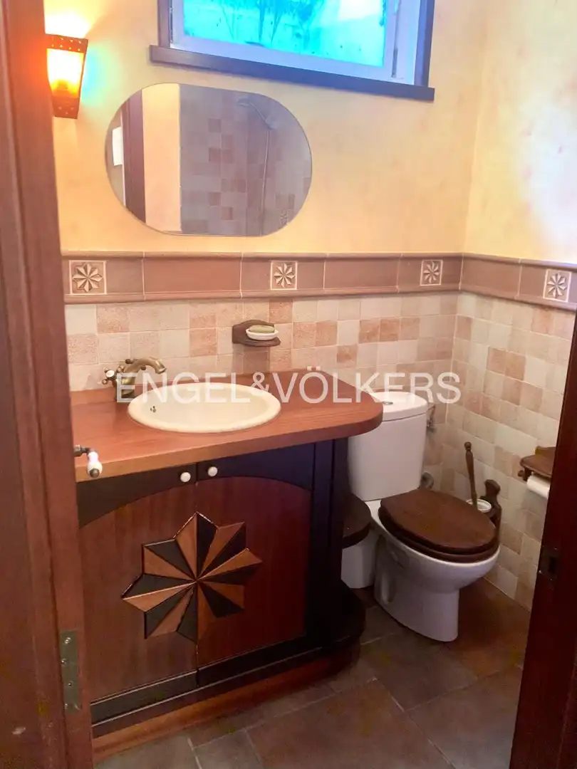 Bany de Casa o xalet en venda en Santa Cruz de Bezana amb Calefacció, Jardí privat i Parquet