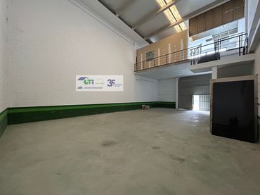 Nau industrial de lloguer a CALLE RETAMA