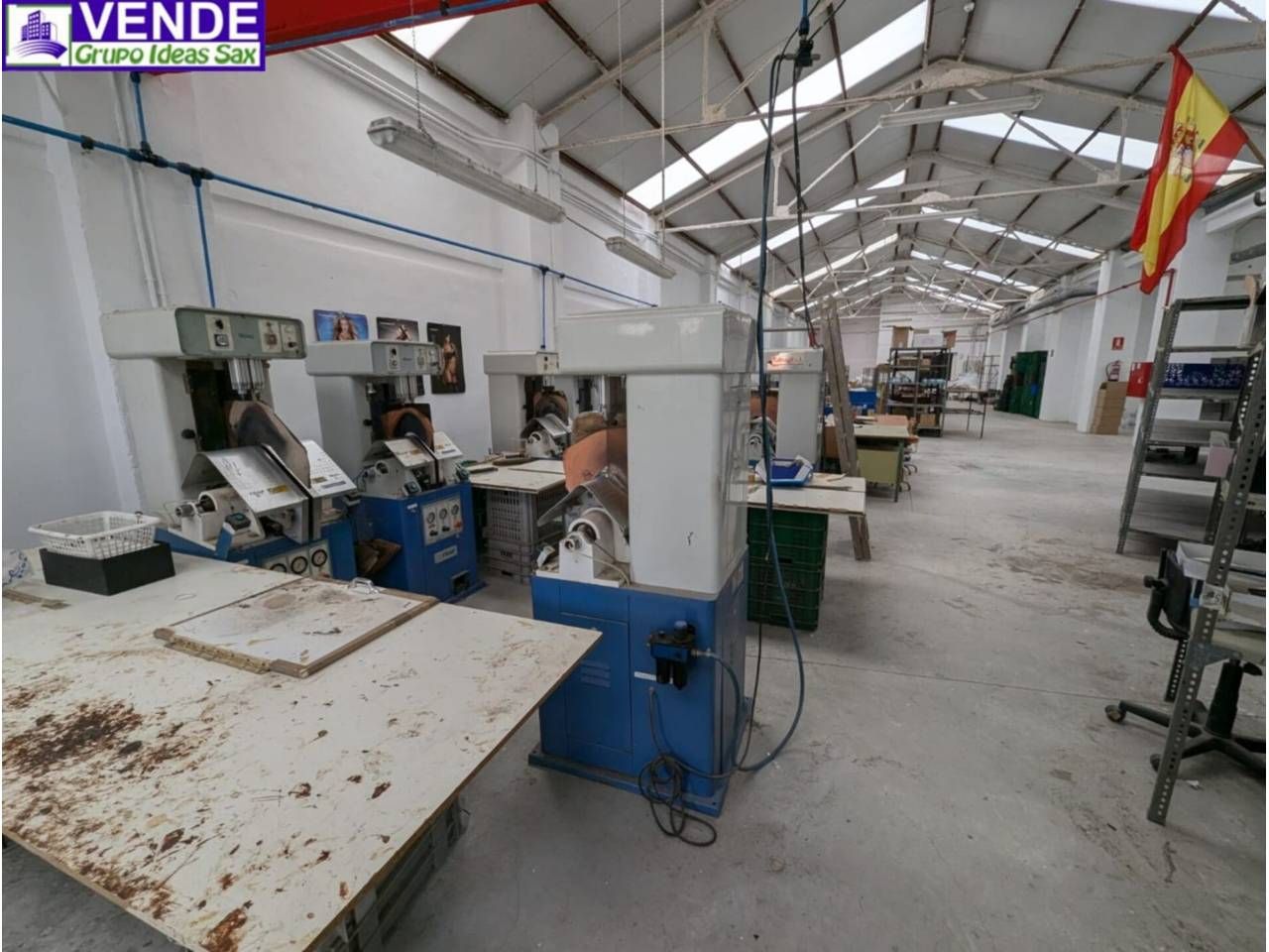 Industrial buildings for sale in Sax