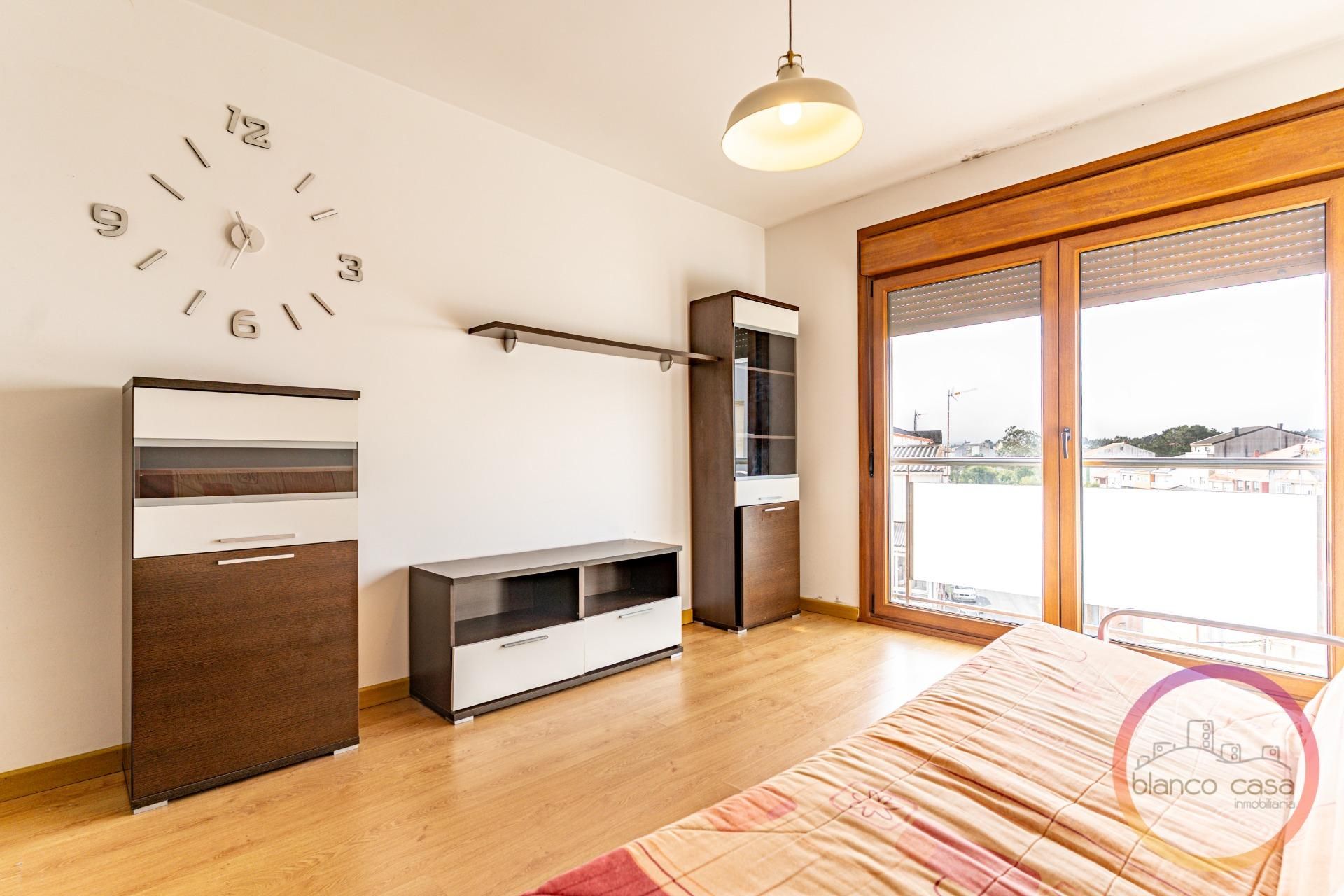 Habitación de Piso en venta en Carballo con Amueblado y Balcón