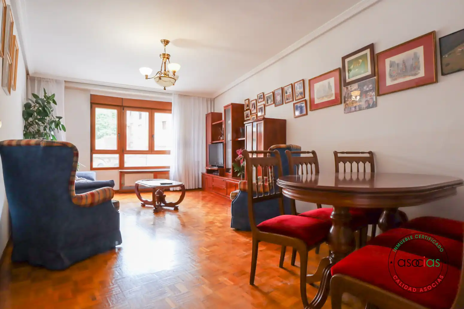 Sala de estar de Piso en venta en Oviedo  con Calefacción, Parquet y Terraza