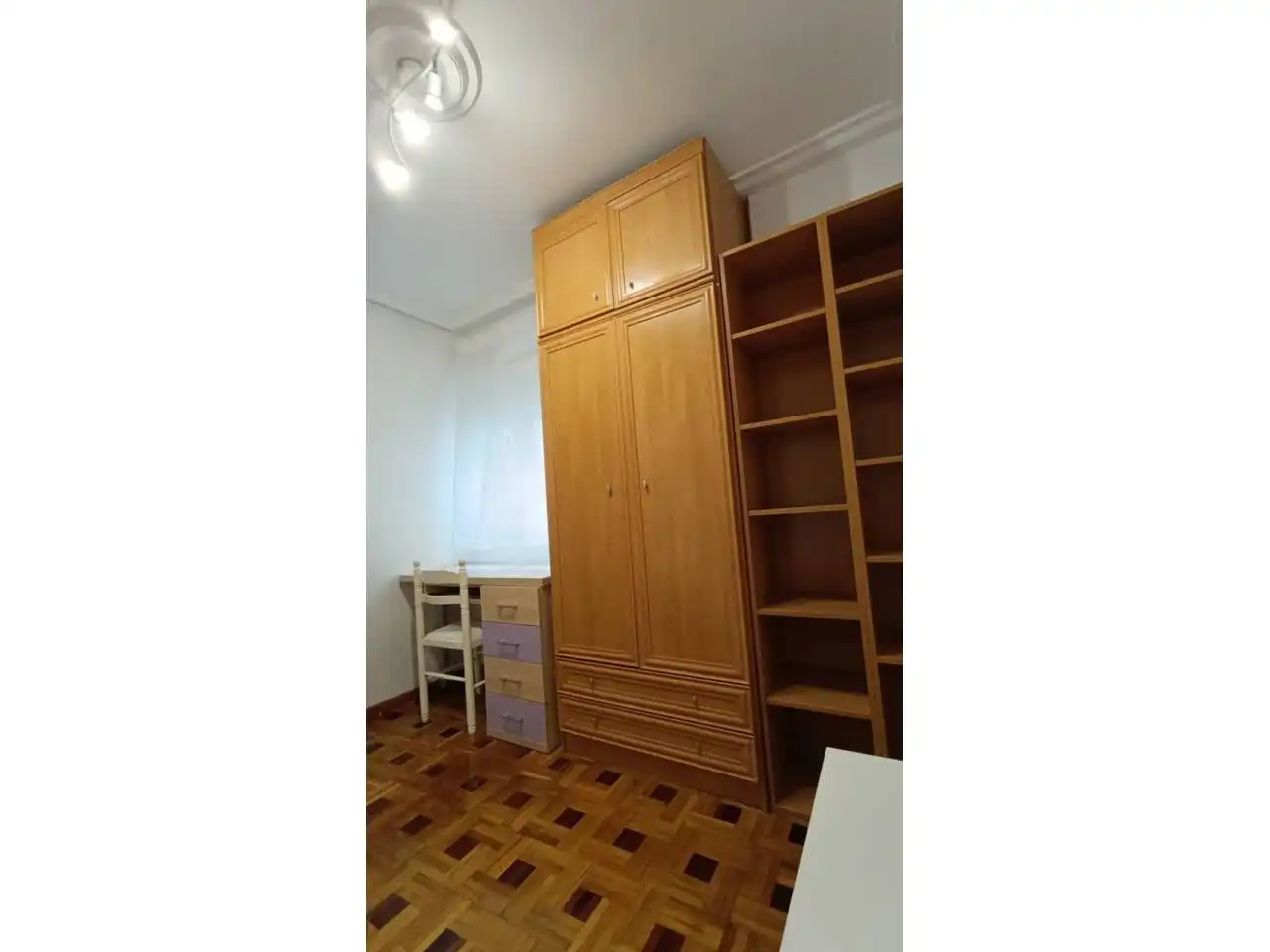 Bedroom of Flat for rent in Burgos  with Heating, Parquet flooring and Furnished