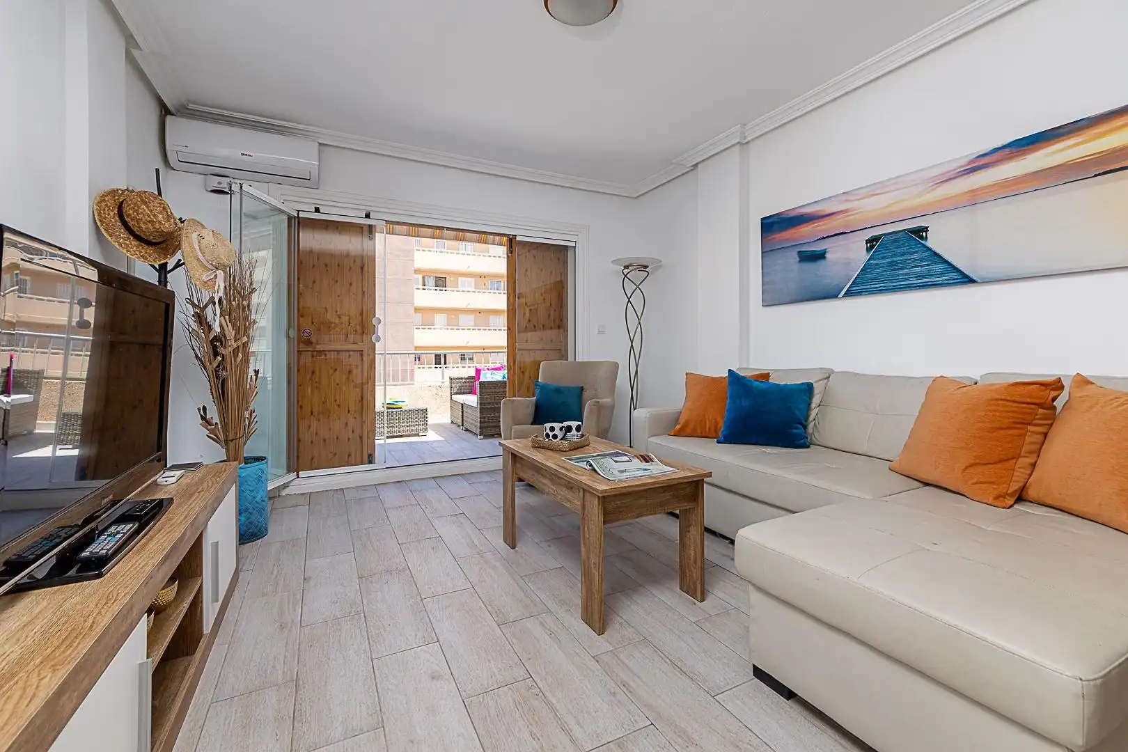 Wohnzimmer von Wohnungen zur Miete in Torrevieja mit Klimaanlage, Terrasse und Möbliert