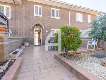 Terraced house for sale in Margarita Xirgu