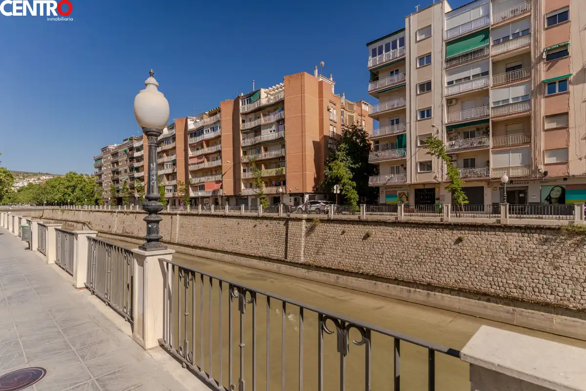 Vista exterior de Piso en venta en Granada con Aire acondicionado y Terraza
