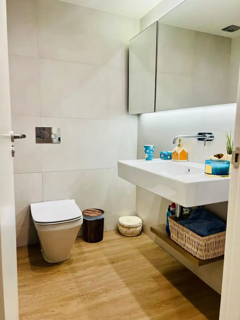 Badezimmer von Wohnung zur Miete in Barcelona mit Klimaanlage, Heizung und Parkett
