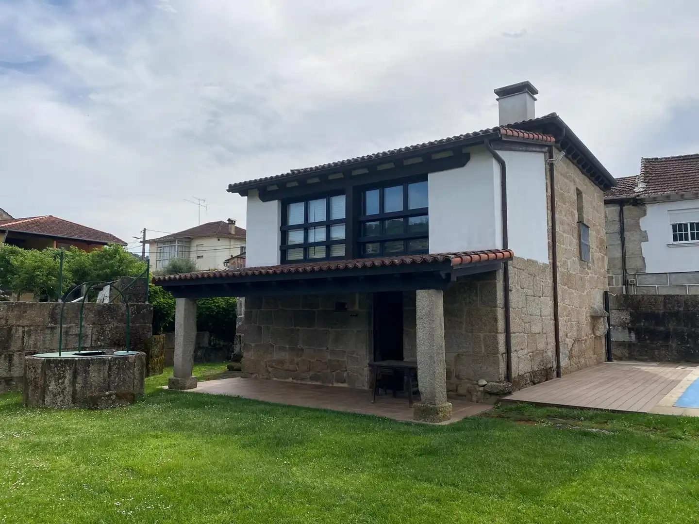 Vista exterior de Casa o chalet en venta en Leiro con Calefacción, Jardín privado y Parquet