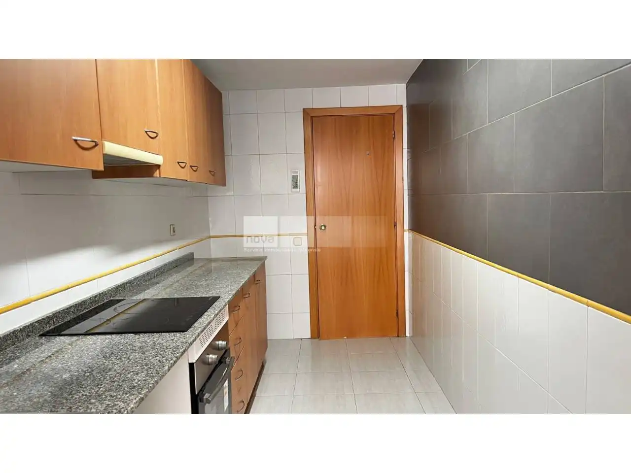 Küche von Wohnung zum Verkauf in Tona mit Heizung und Balkon