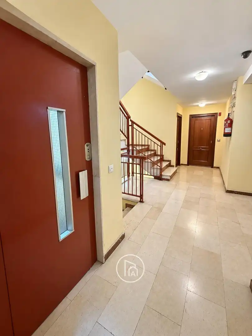 Wohnung zum Verkauf in Valencia mit Klimaanlage, Terrasse und Balkon